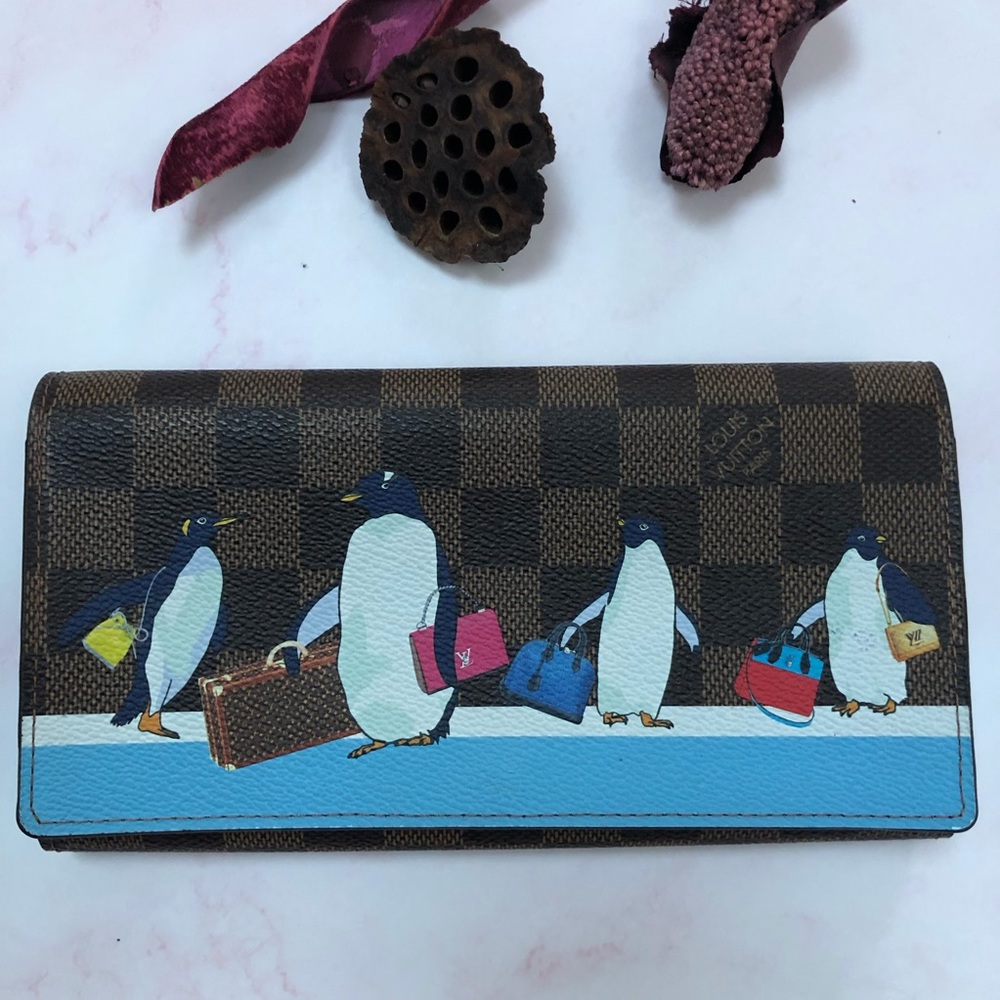 Louis VUITTON Penguin Sarah Wallet CA3197. Authentic!